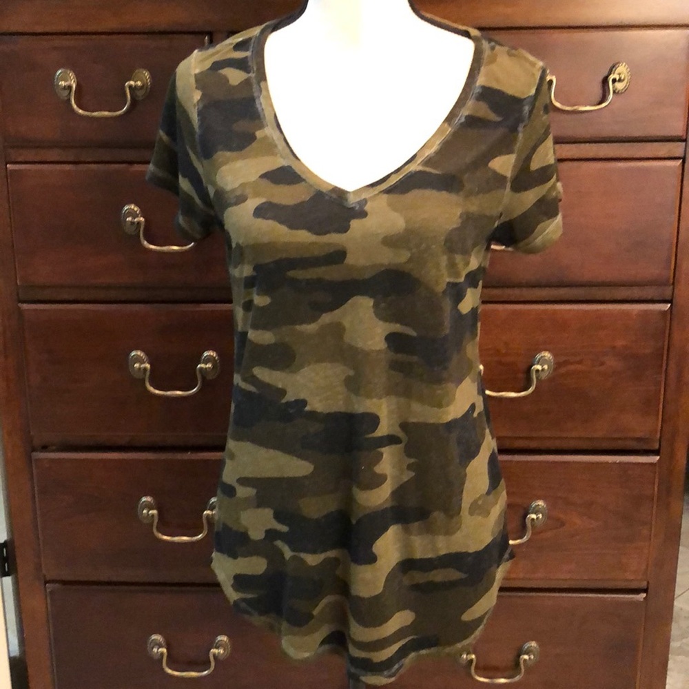 Lucky Brand Sz sm/petite cameo t-shirt. Lightweight